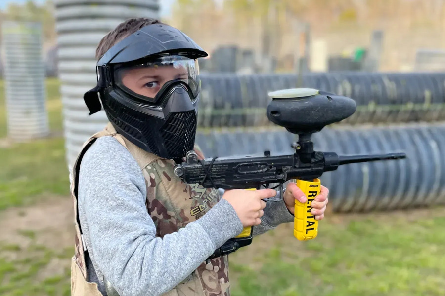 A player with a low-impact marker behind a culvert bunker